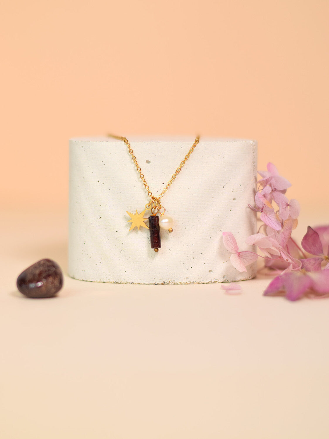 Collier Pierre de Naissance Janvier – Grenat & Confiance