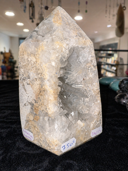 🌿 Géode de Célestine “Caverne” – Pièce d’exception naturelle