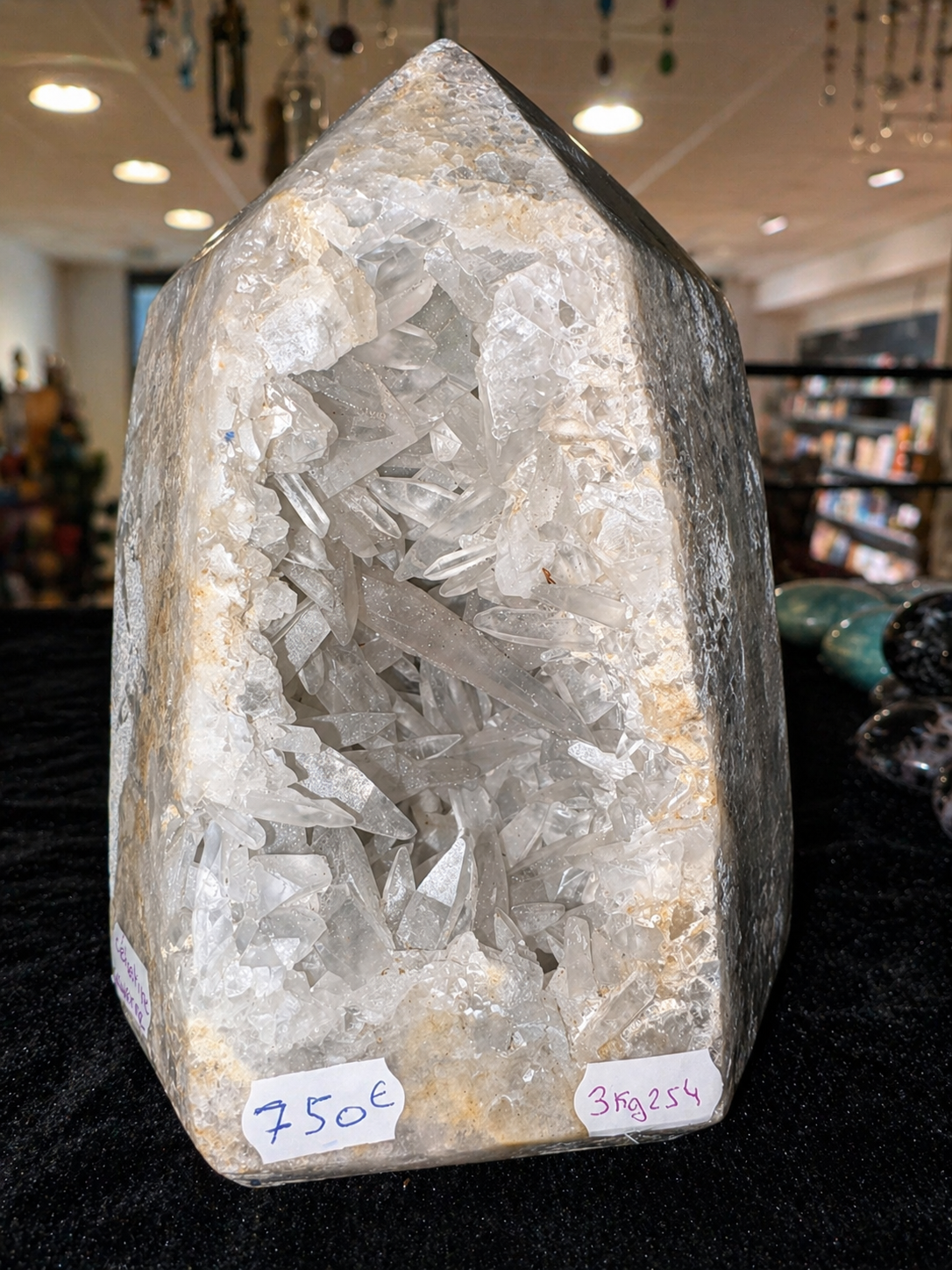 🌿 Géode de Célestine “Caverne” – Pièce d’exception naturelle
