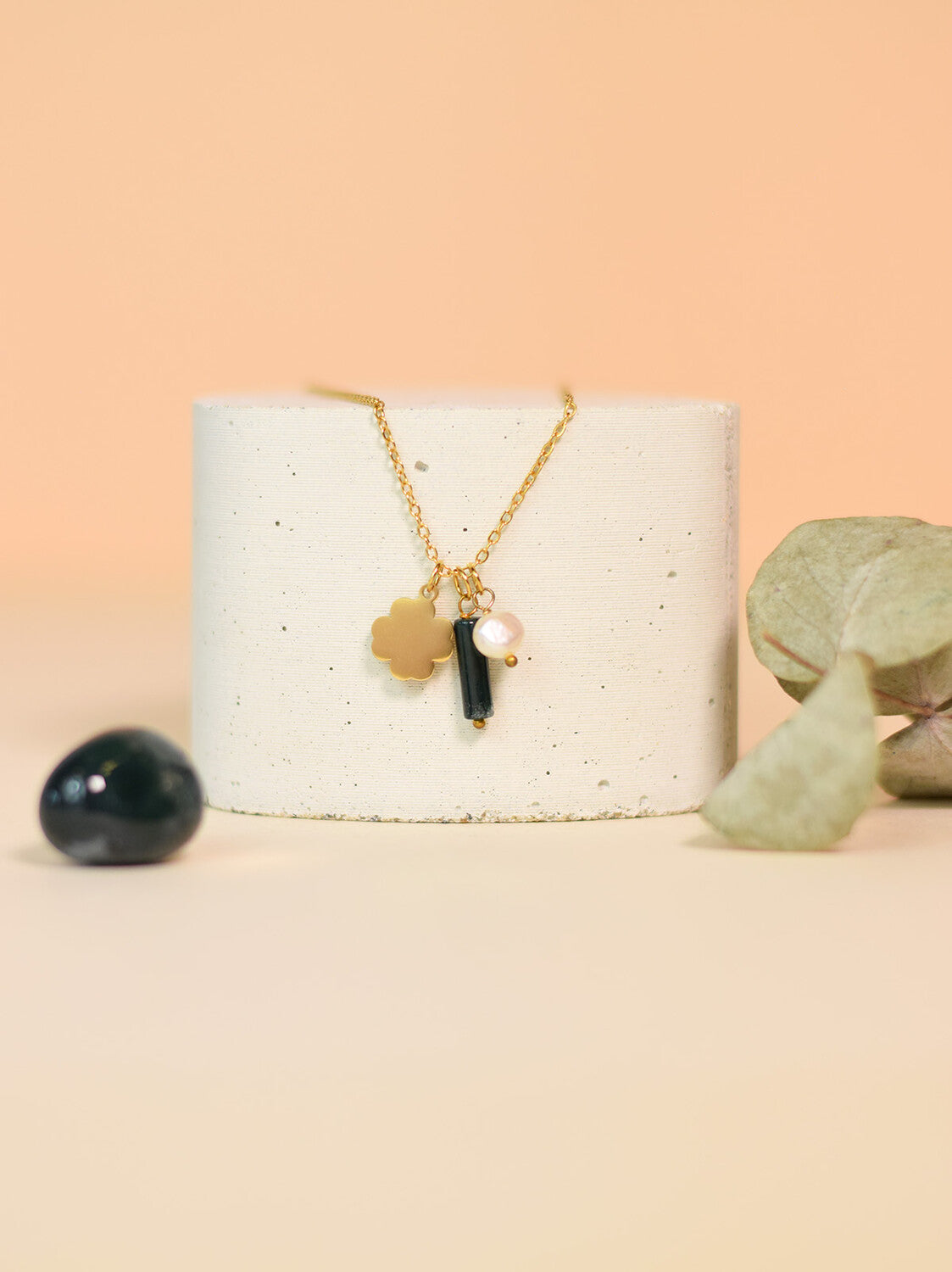 Collier Pierre de Naissance Août – Agate Mousse & Nacre Élégant