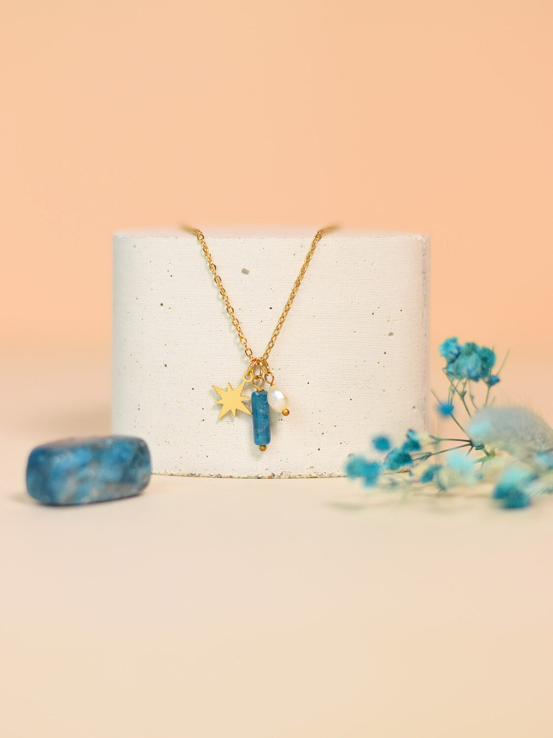 Collier Pierre de Naissance Décembre – Apatite & Nacre Élégant